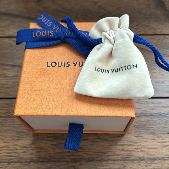 Louis Vuitton V necklace with full inclusion - Picture 5 of 6